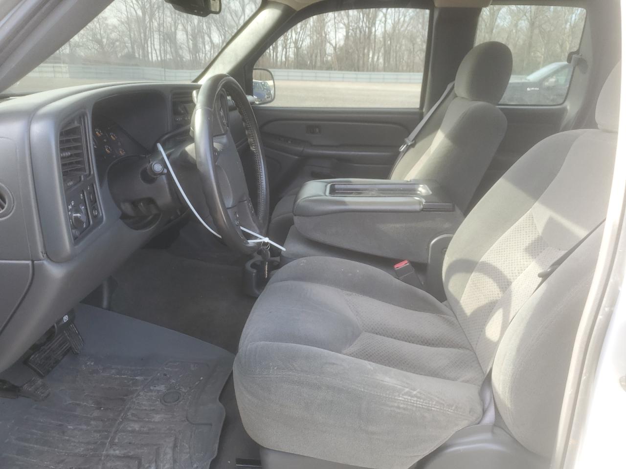 2004 Chevrolet Silverado - Image 7