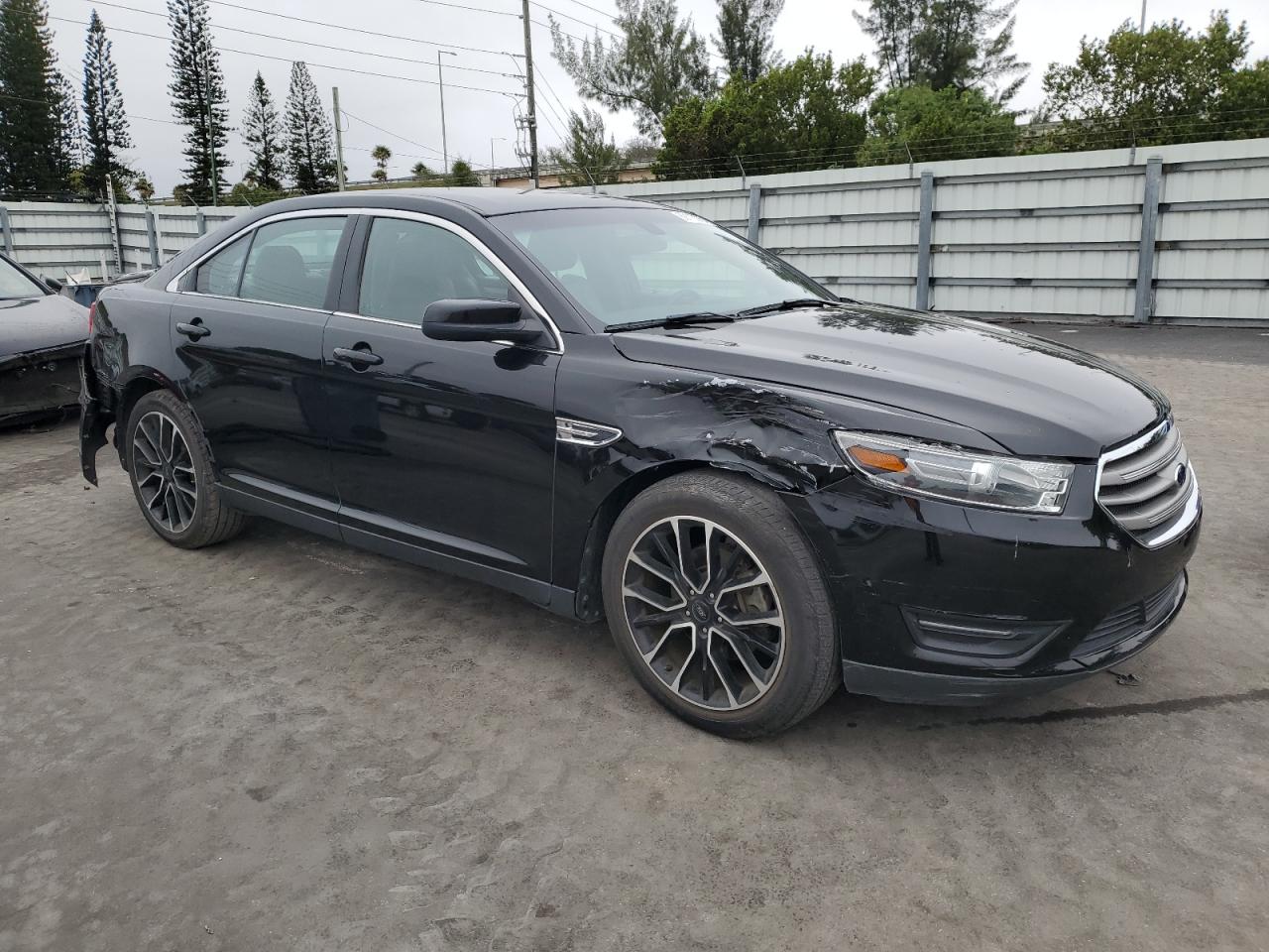 2018 Ford Taurus - Image 4