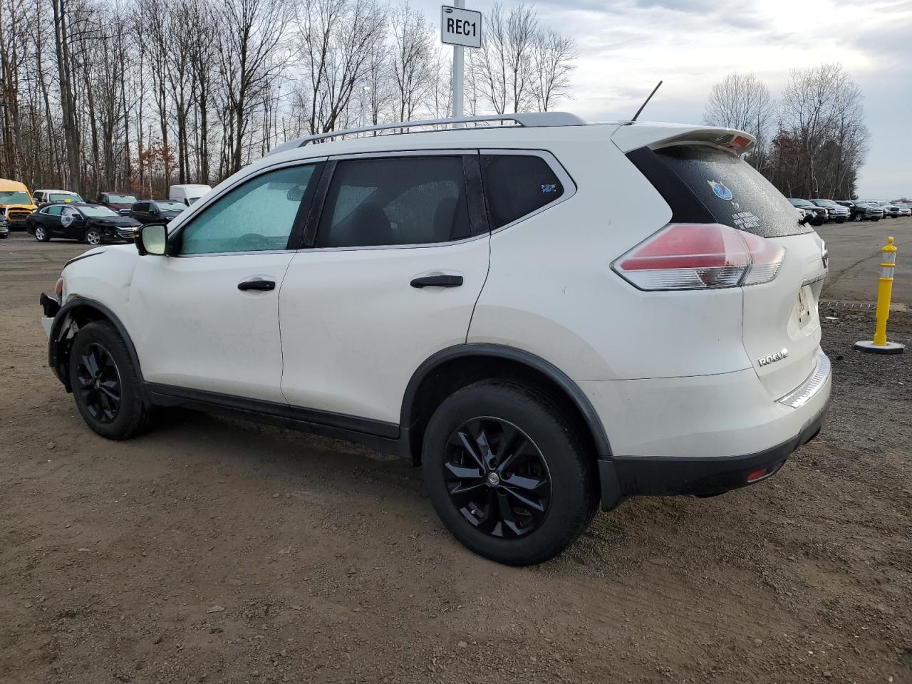 2016 Nissan Rogue - Image 2