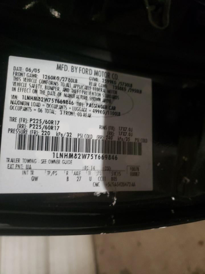 2005 Lincoln Town Car - Image 12
