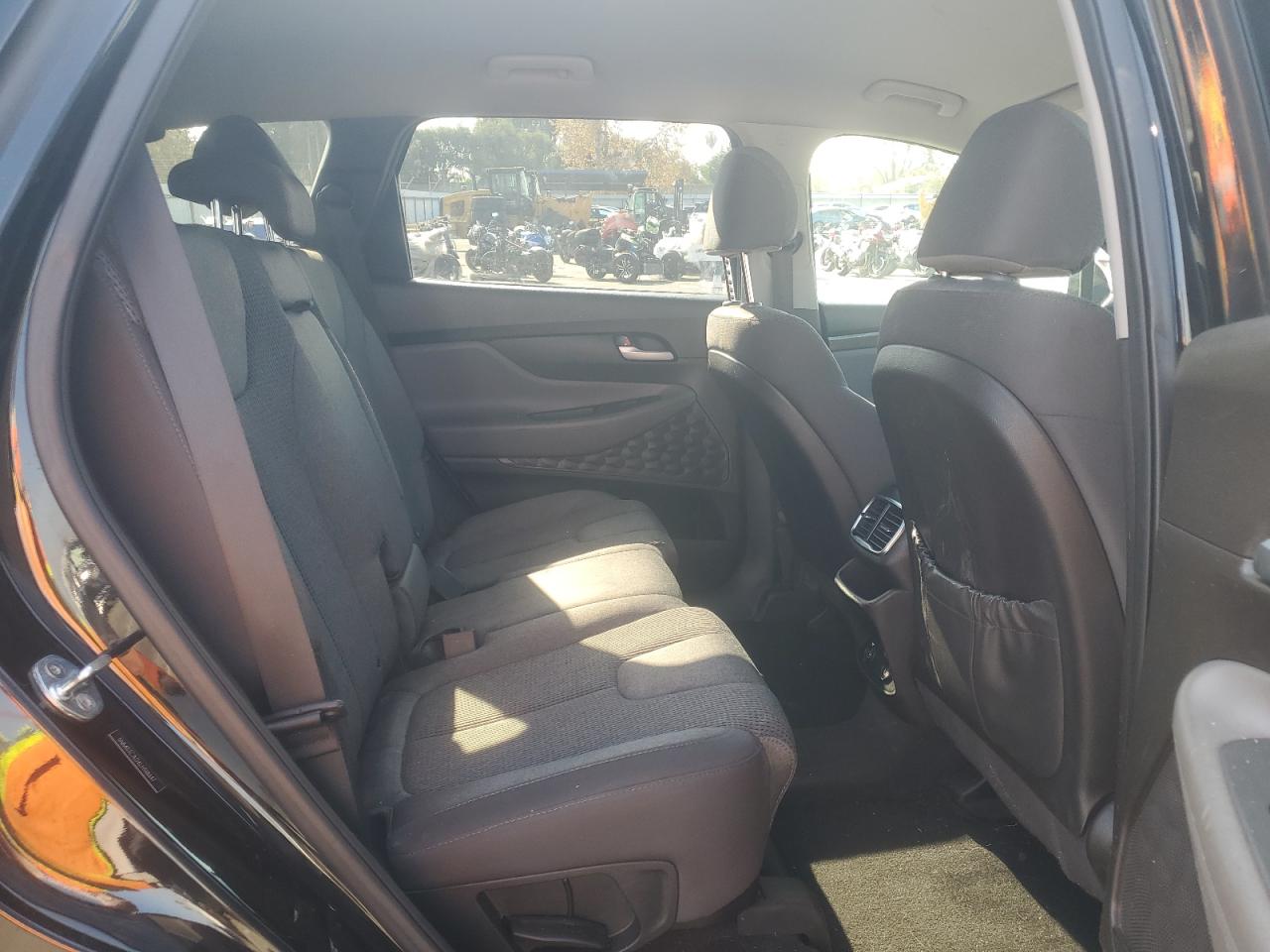 2020 Hyundai Santa Fe - Image 11