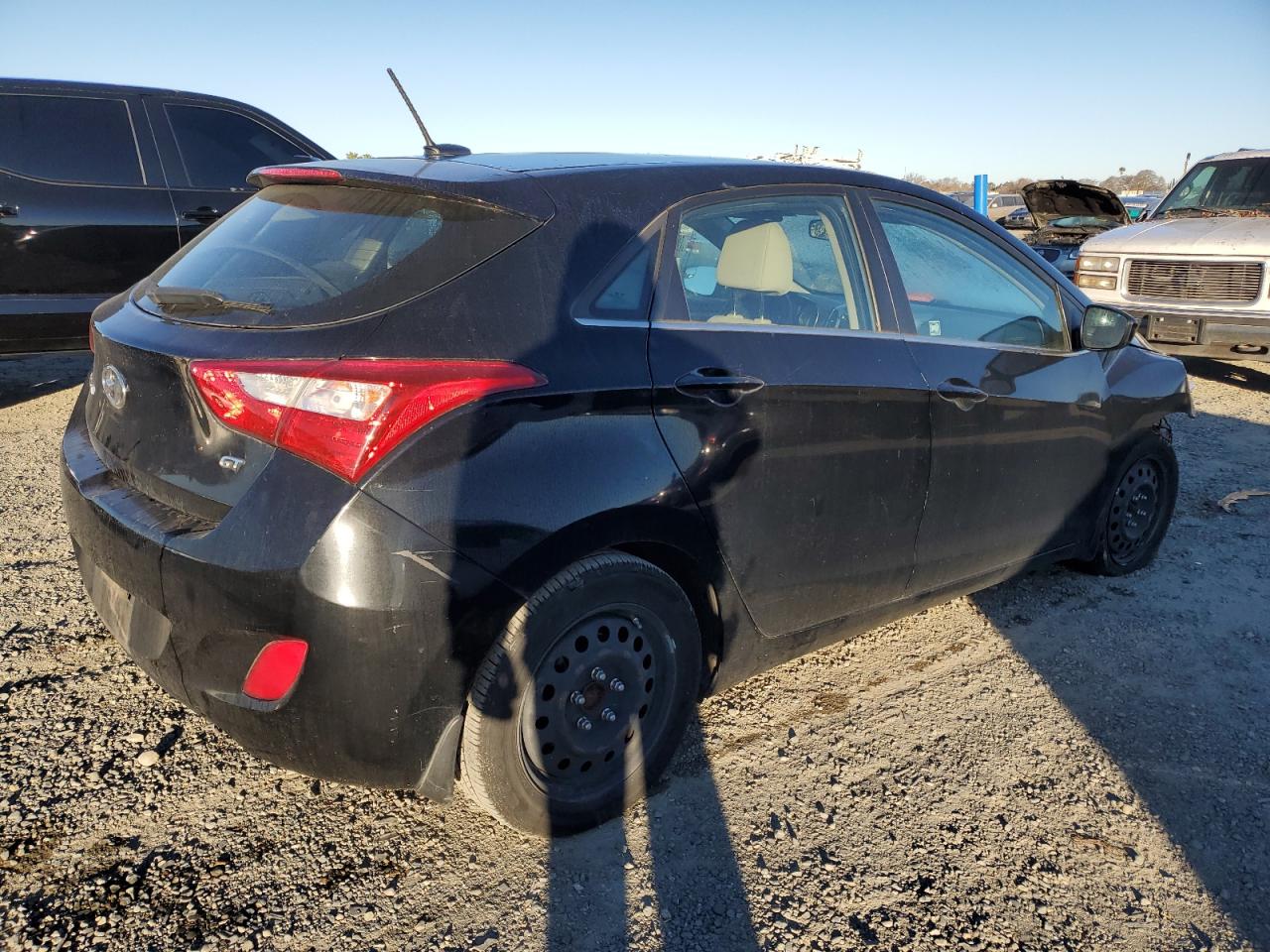 2016 Hyundai Elantra - Image 3