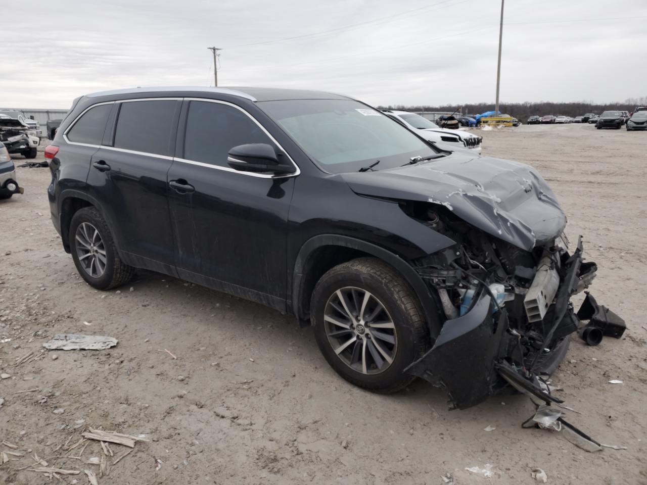 2017 Toyota Highlander - Image 4