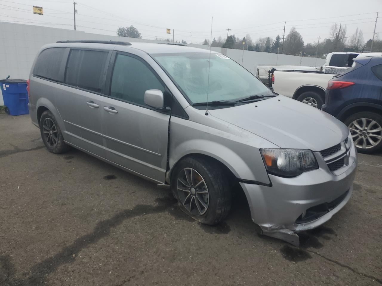 2017 Dodge Caravan - Image 4