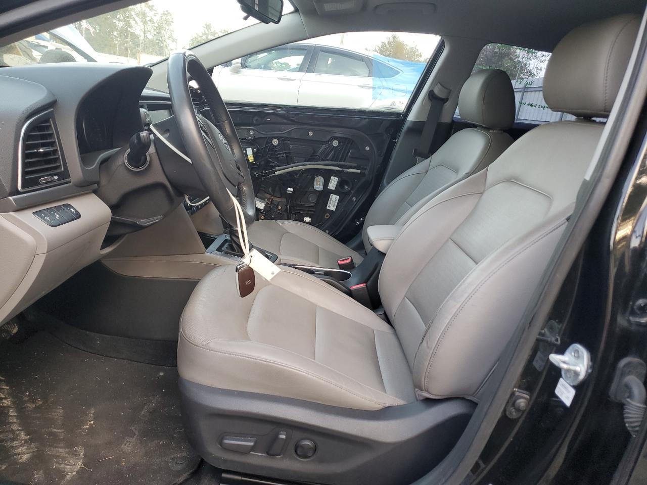 2017 Hyundai Elantra - Image 7