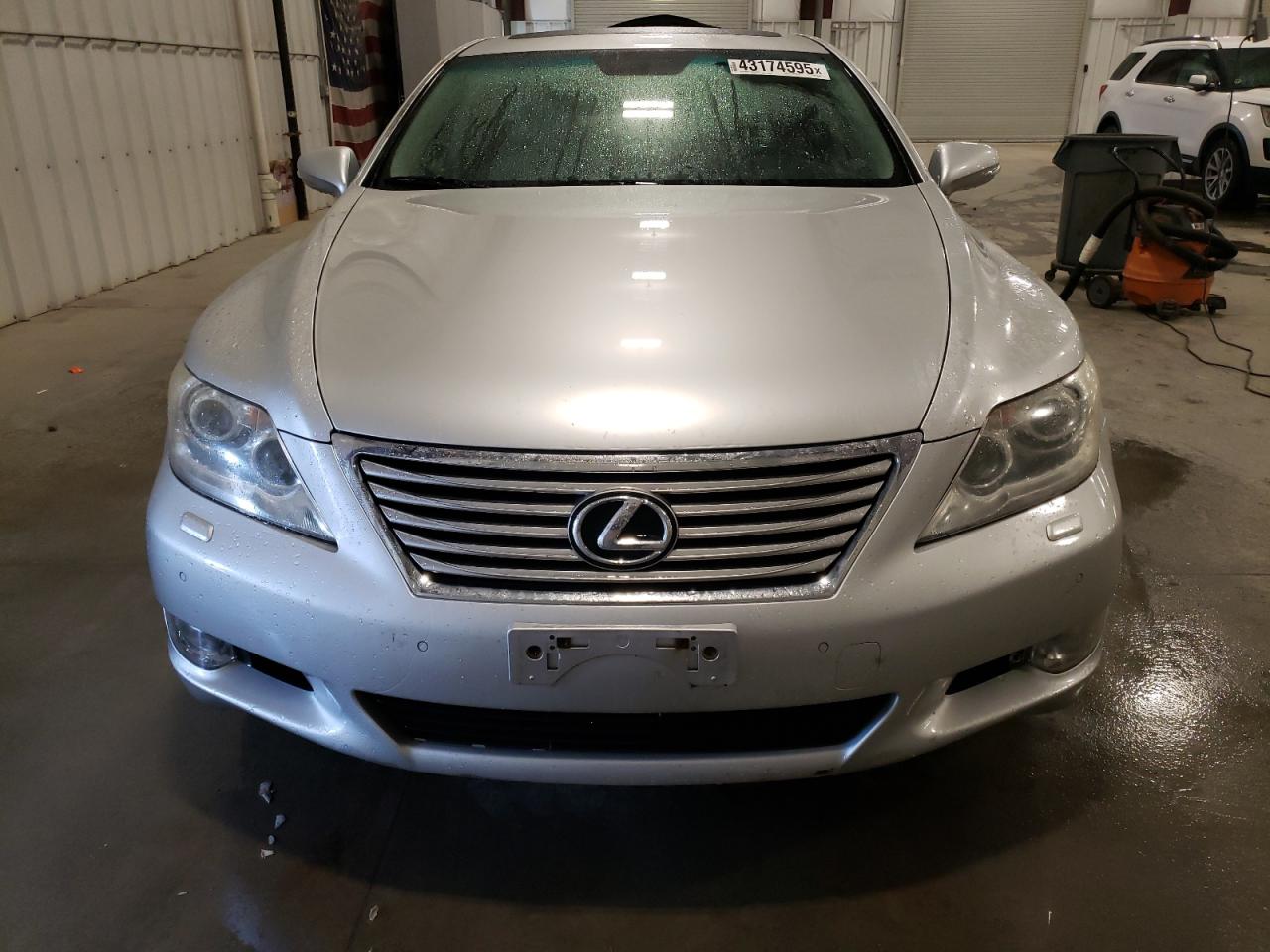 2010 Lexus LS - Image 5