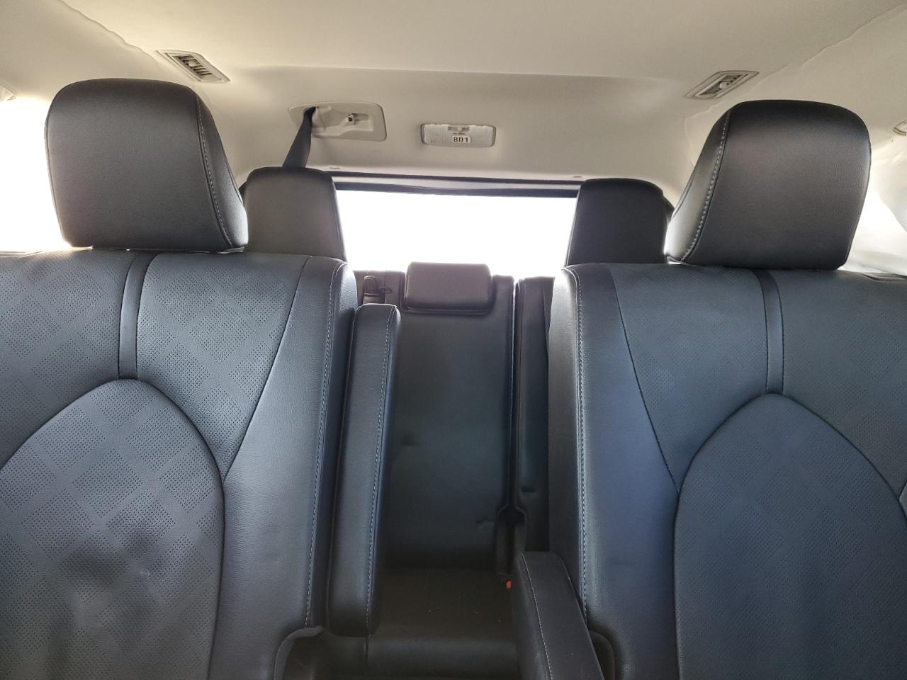 2022 Toyota Highlander - Image 10