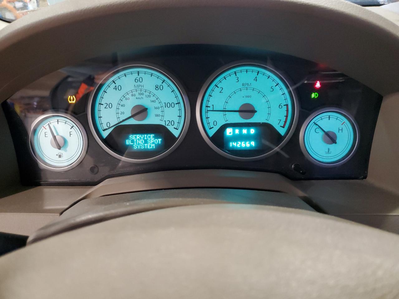 2010 Chrysler Town & Country - Image 9