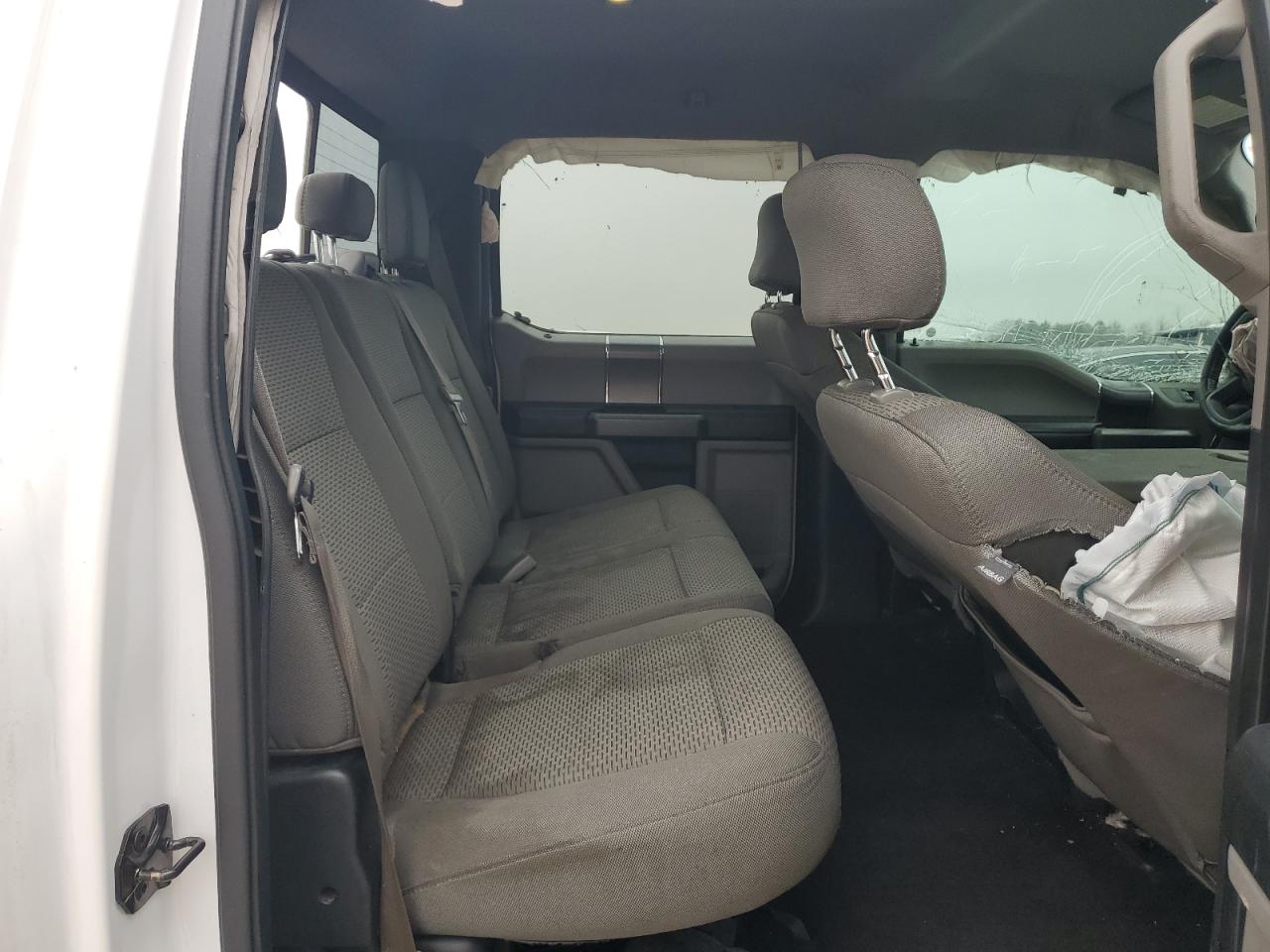 2015 Ford F-150 - Image 11