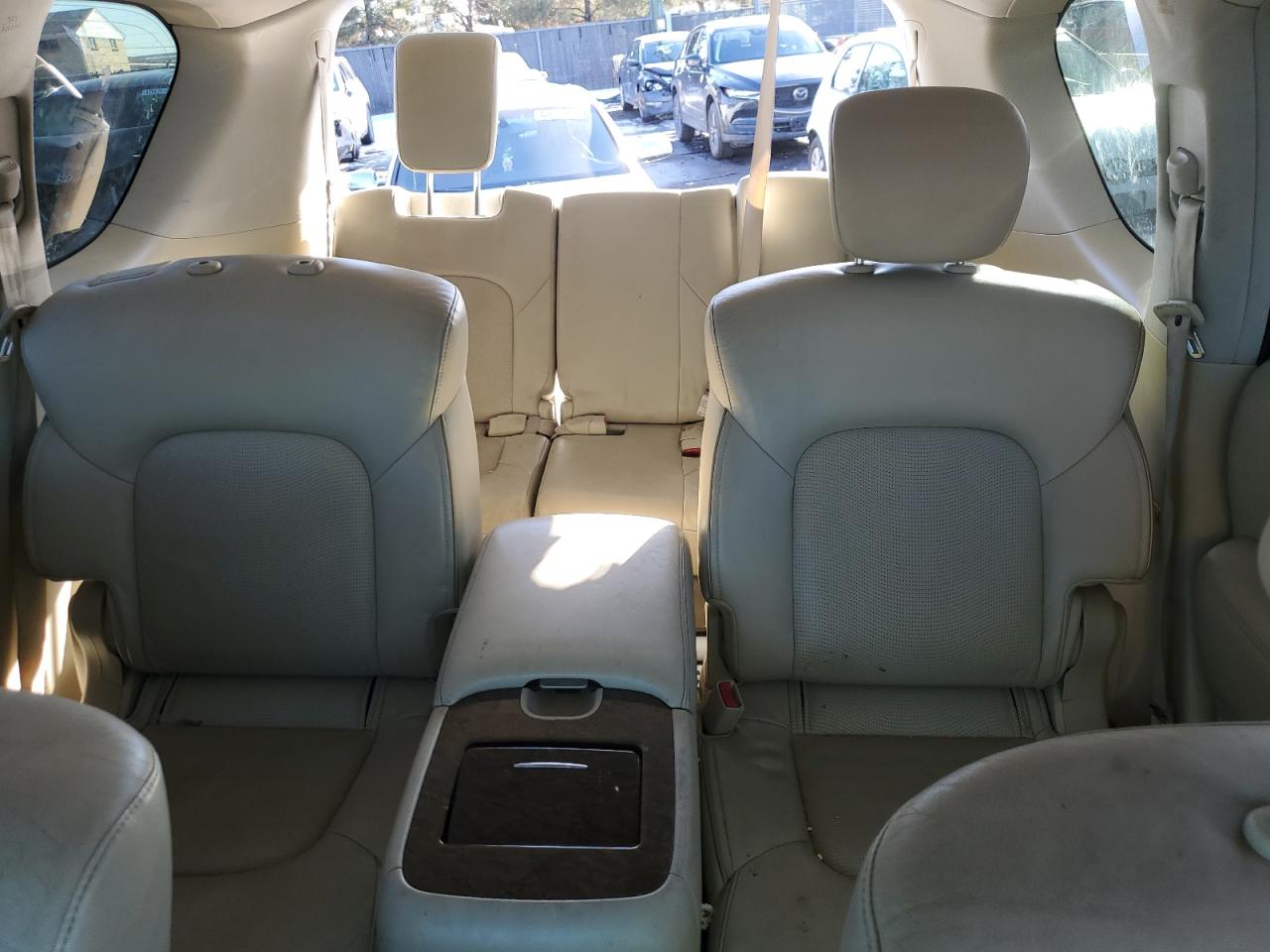 2016 Infiniti QX80 - Image 10