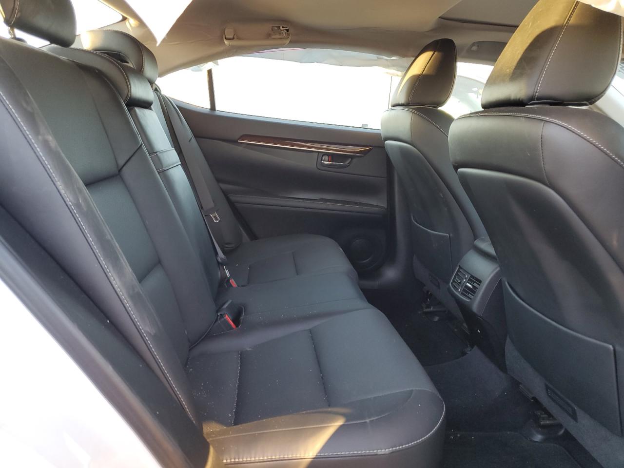 2014 Lexus ES - Image 10