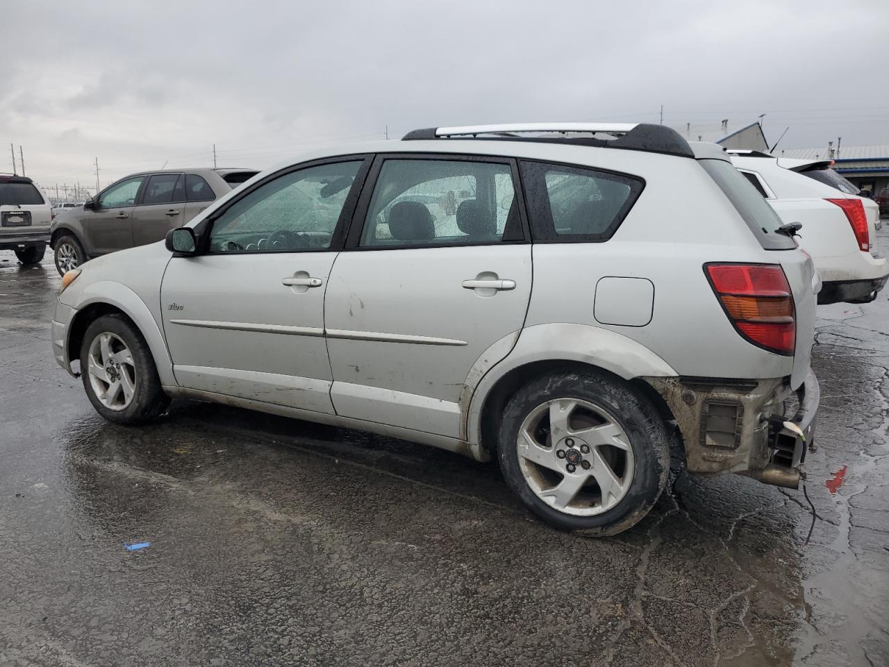 2004 Pontiac Vibe - Image 2