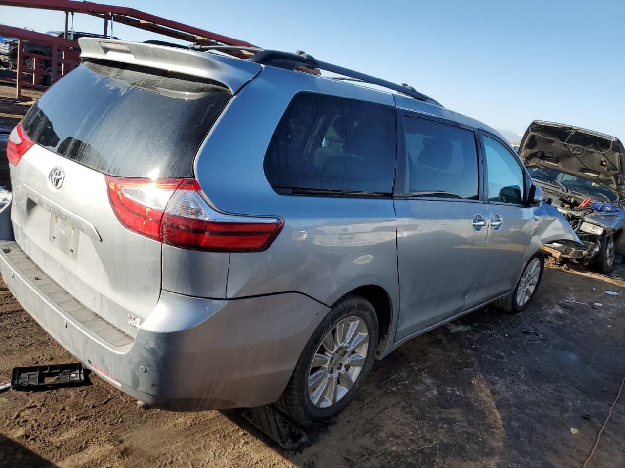 2016 Toyota Sienna - Image 3