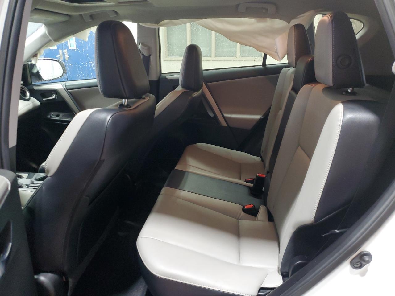 2017 Toyota RAV 4 - Image 11