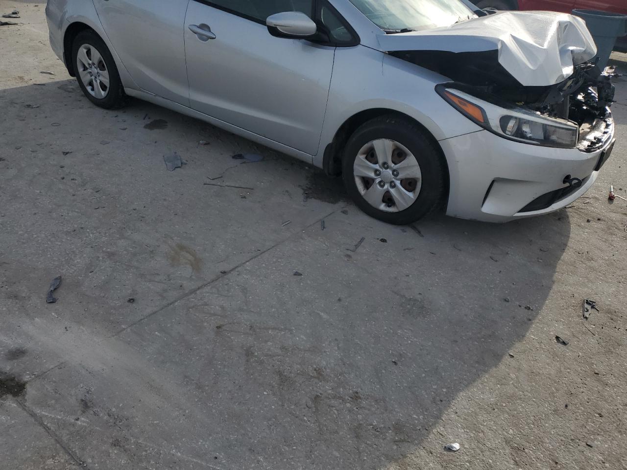 2017 Kia Forte - Image 4