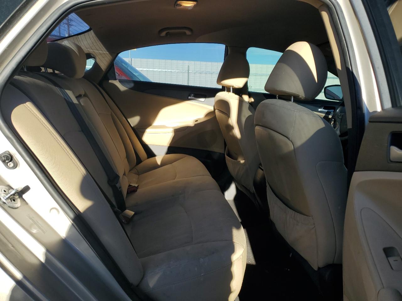 2011 Hyundai Sonata - Image 10