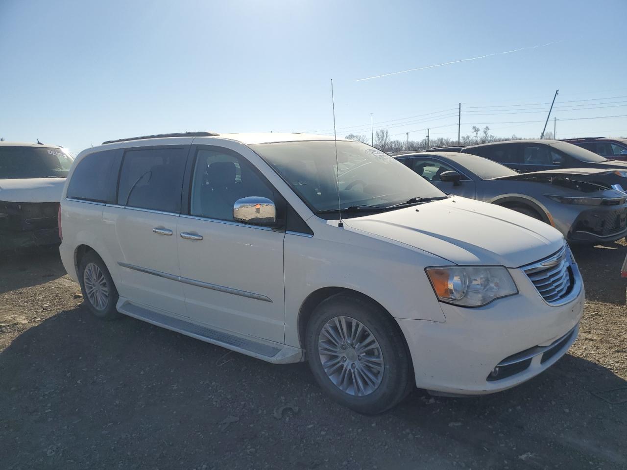 2013 Chrysler Town & Country - Image 4
