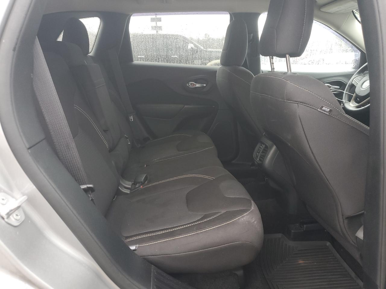 2015 Jeep Grand Cherokee - Image 11