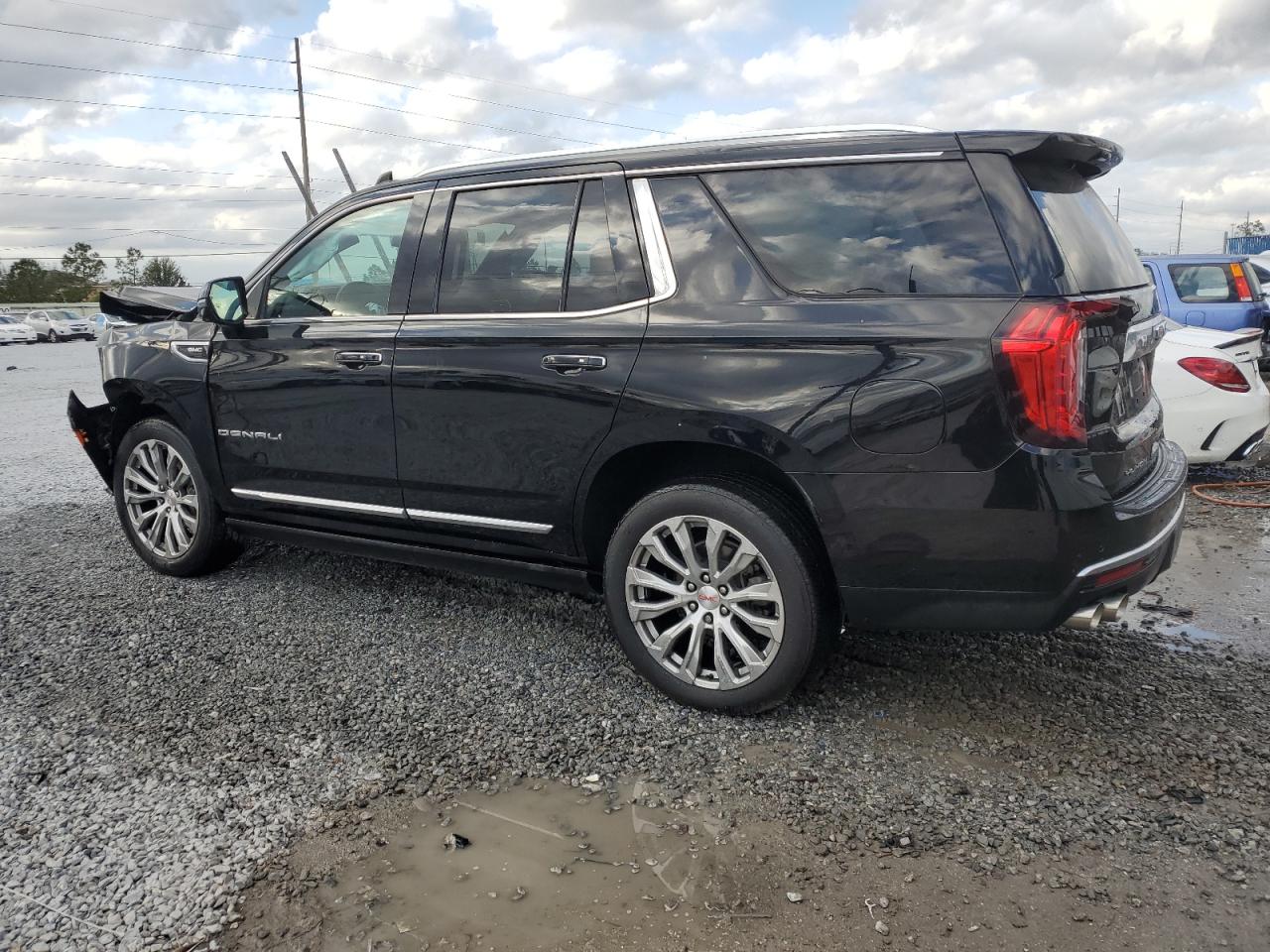 2022 GMC Yukon - Image 2