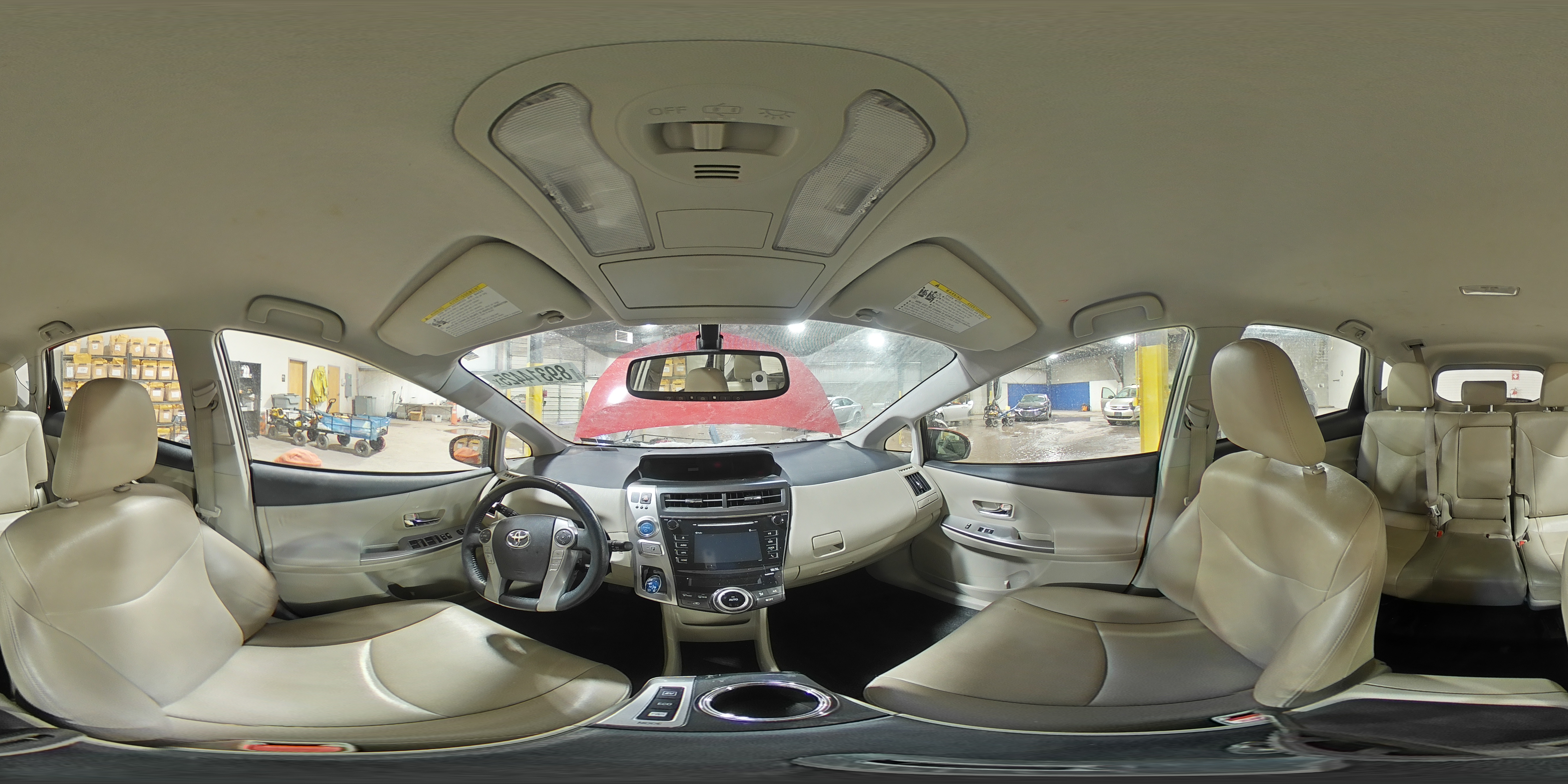 2015 Toyota Prius - Image 16