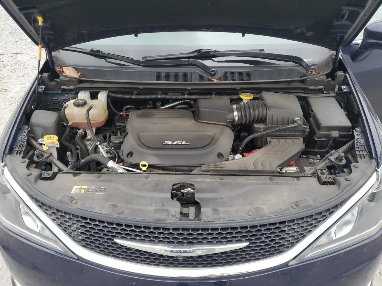 2017 Chrysler Pacifica - Image 12