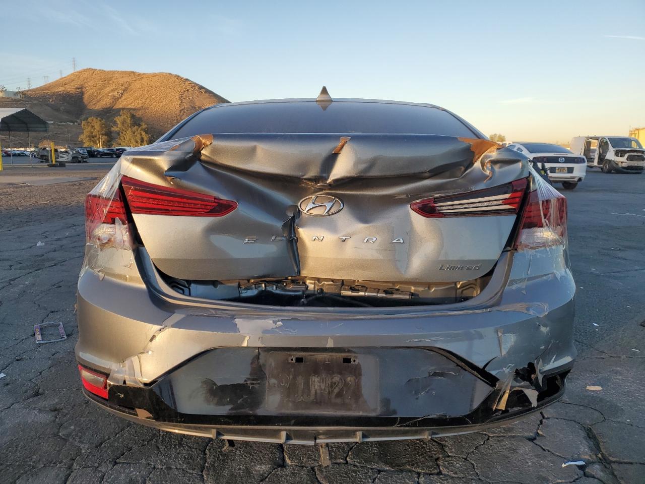 2019 Hyundai Elantra - Image 6