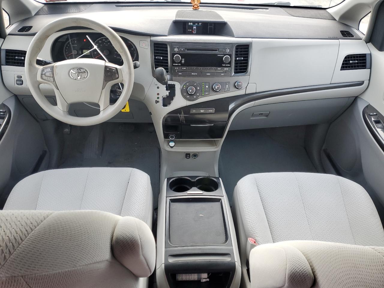 2011 Toyota Sienna - Image 8