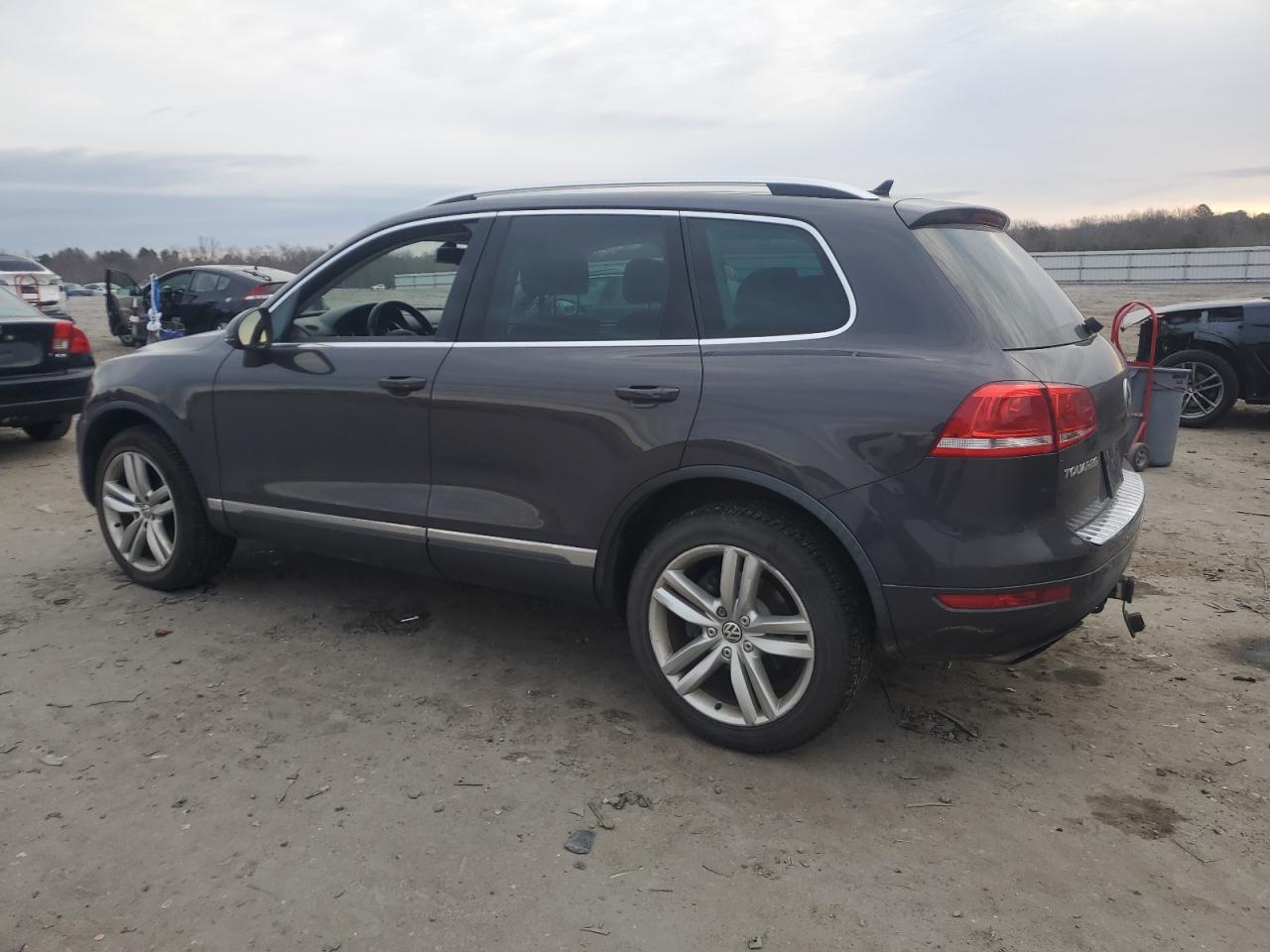 VIN WVGEF9BP9DD006215 2013 VOLKSWAGEN TOUAREG no.2