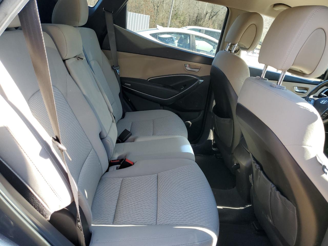 2017 Hyundai Santa Fe - Image 11