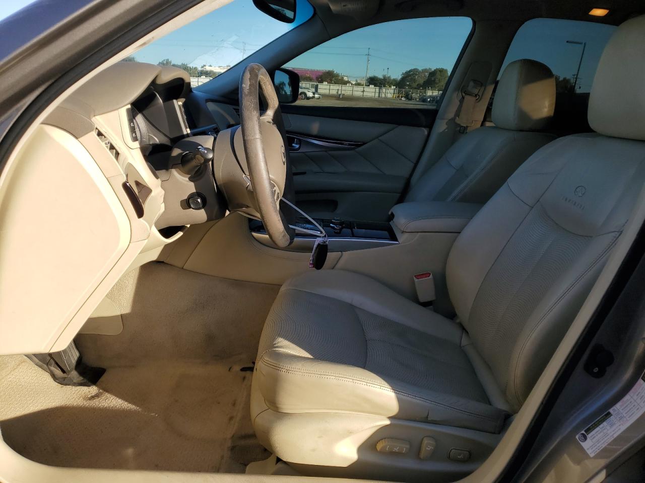 2012 Infiniti M - Image 7