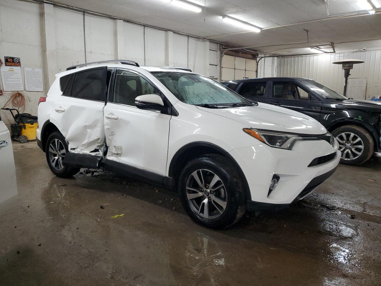 2018 Toyota RAV 4 - Image 4