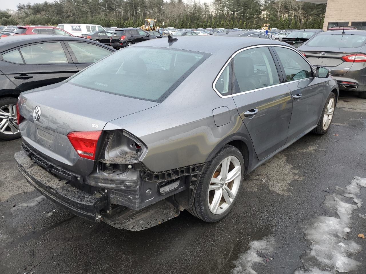 2014 Volkswagen Passat - Image 3