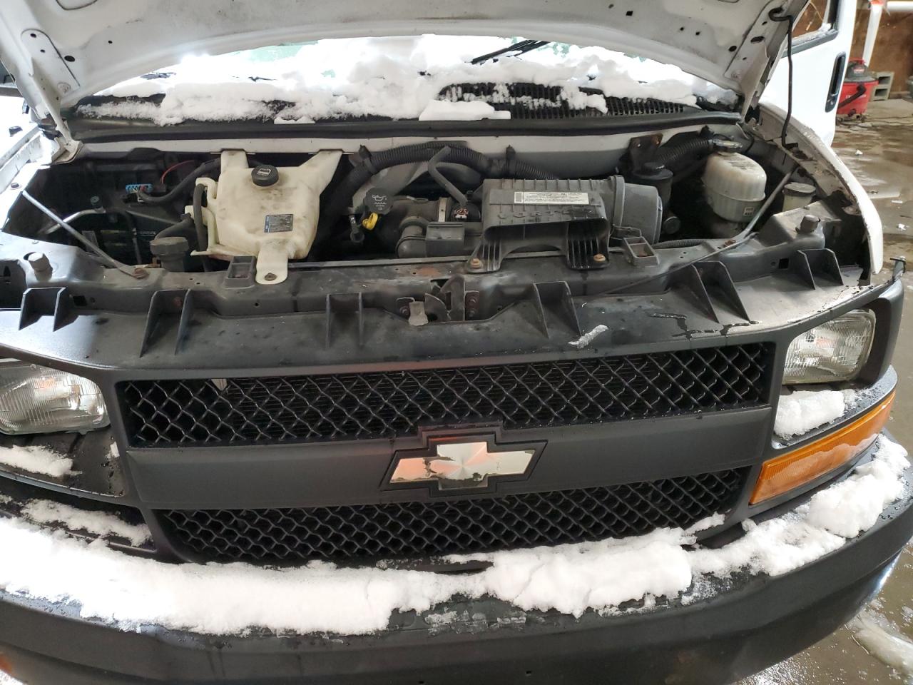 2008 Chevrolet Express - Image 12
