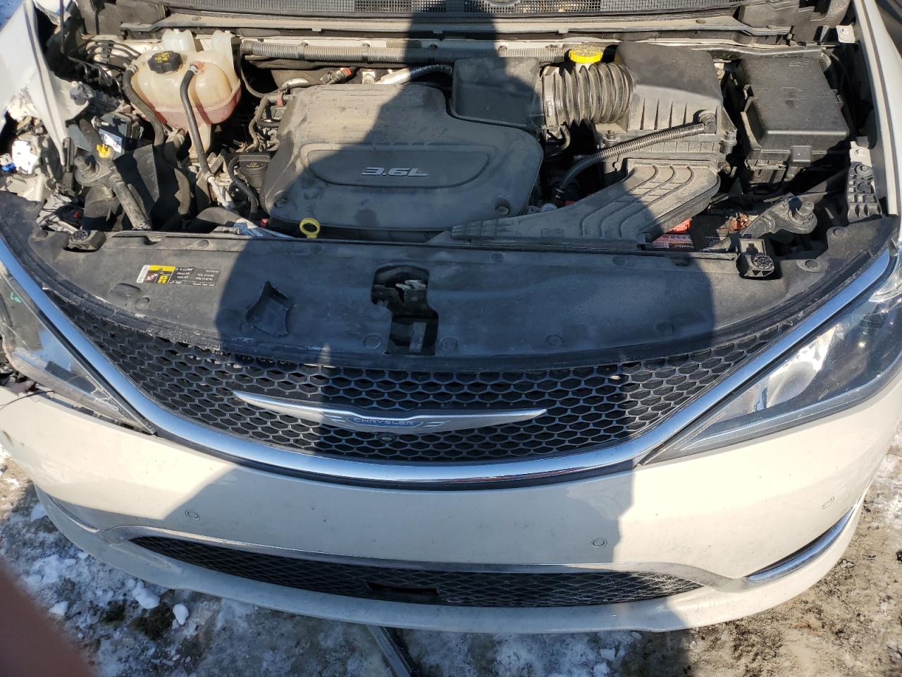 2017 Chrysler Pacifica - Image 12