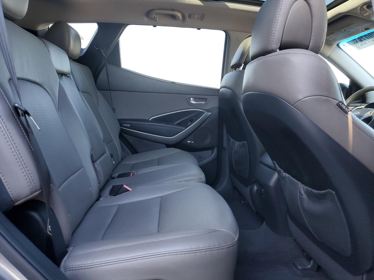 2016 Hyundai Santa Fe - Image 11