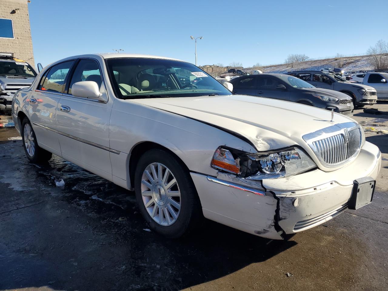2003 Lincoln Town Car - Image 4