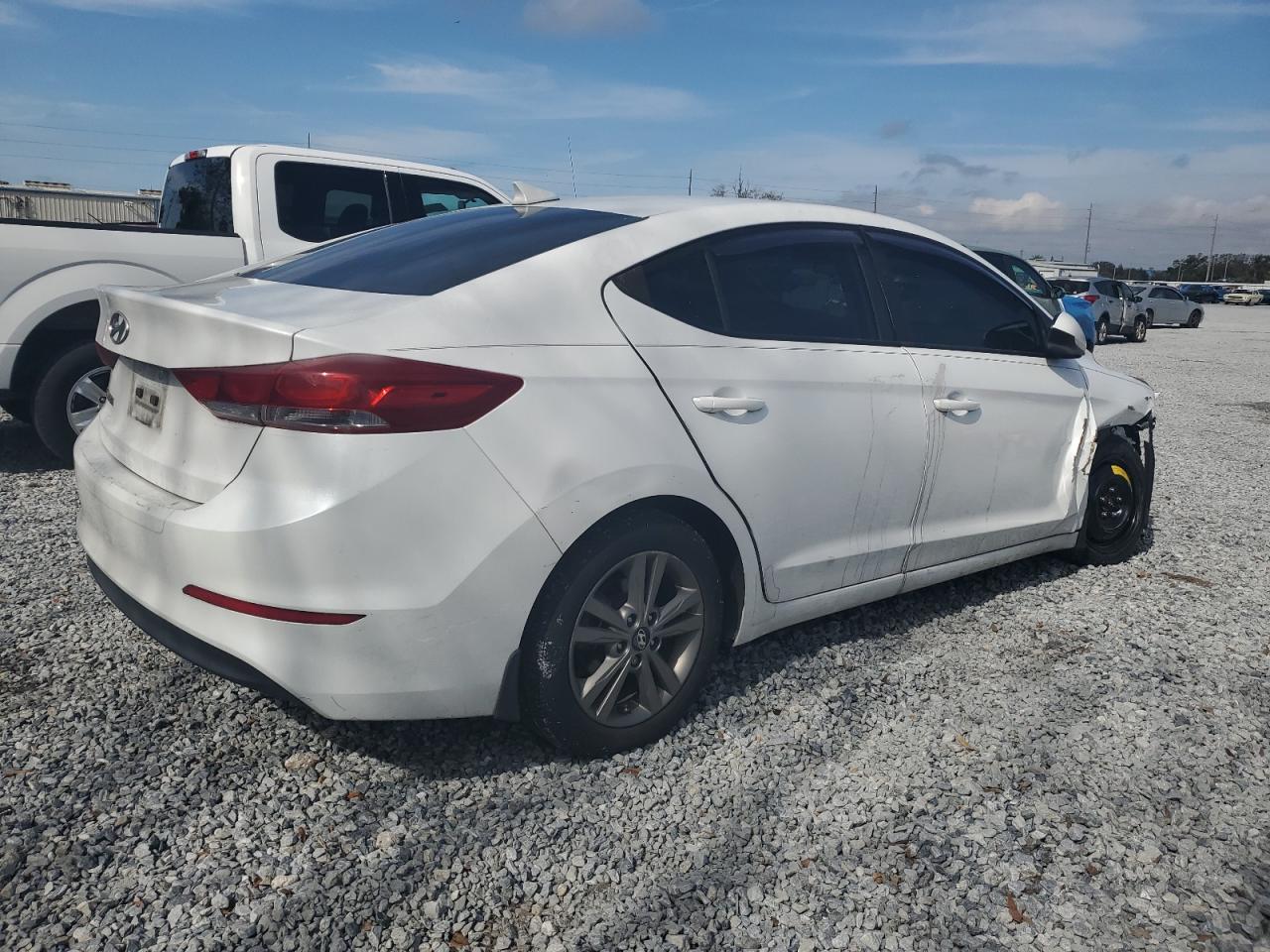2018 Hyundai Elantra - Image 3
