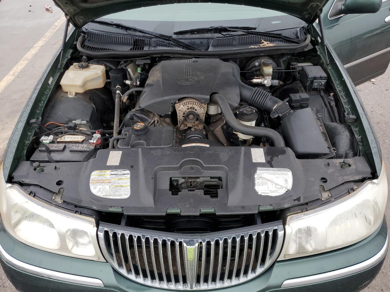 1999 Lincoln Town Car - Image 13
