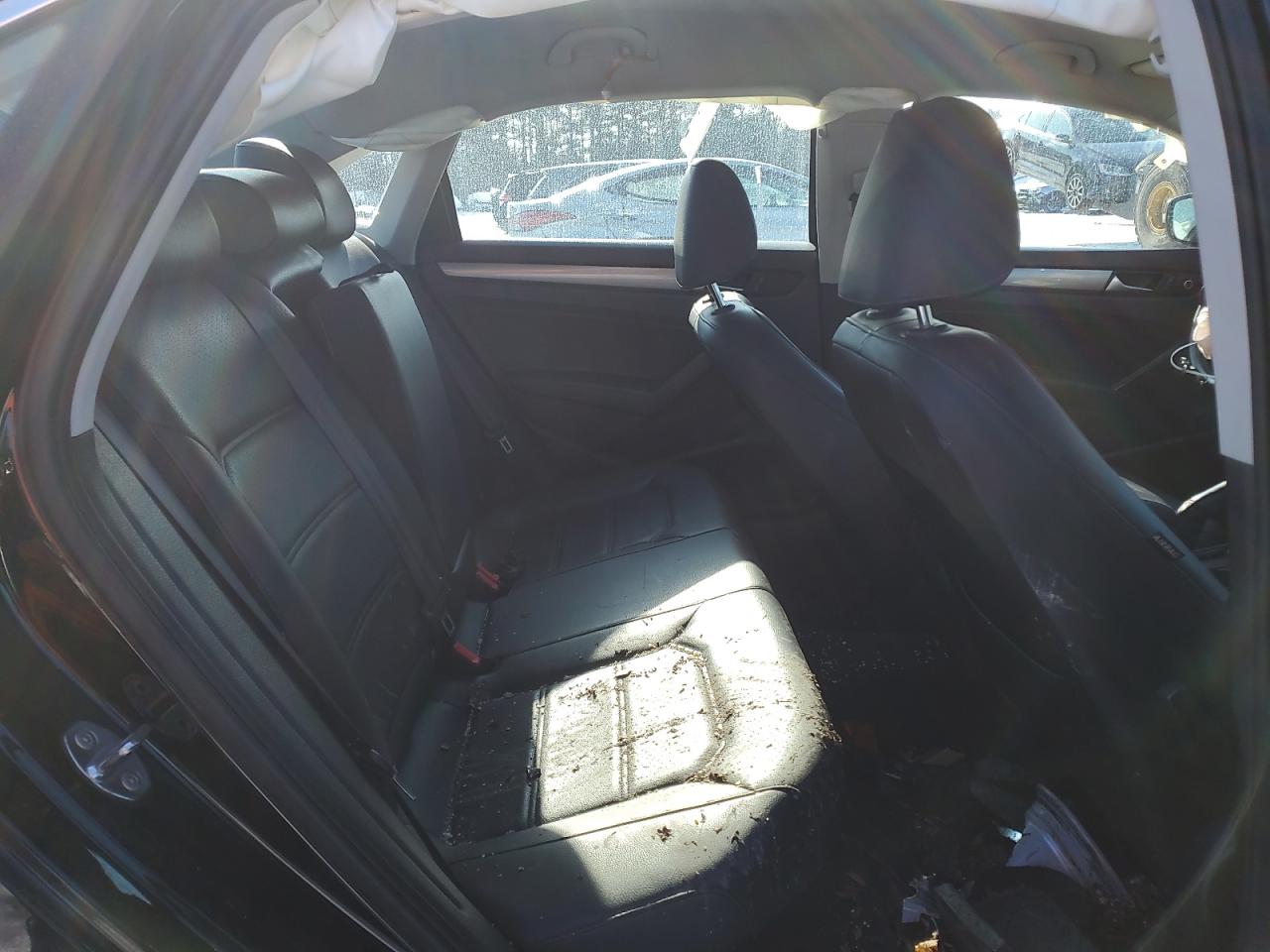 2015 Volkswagen Passat - Image 10