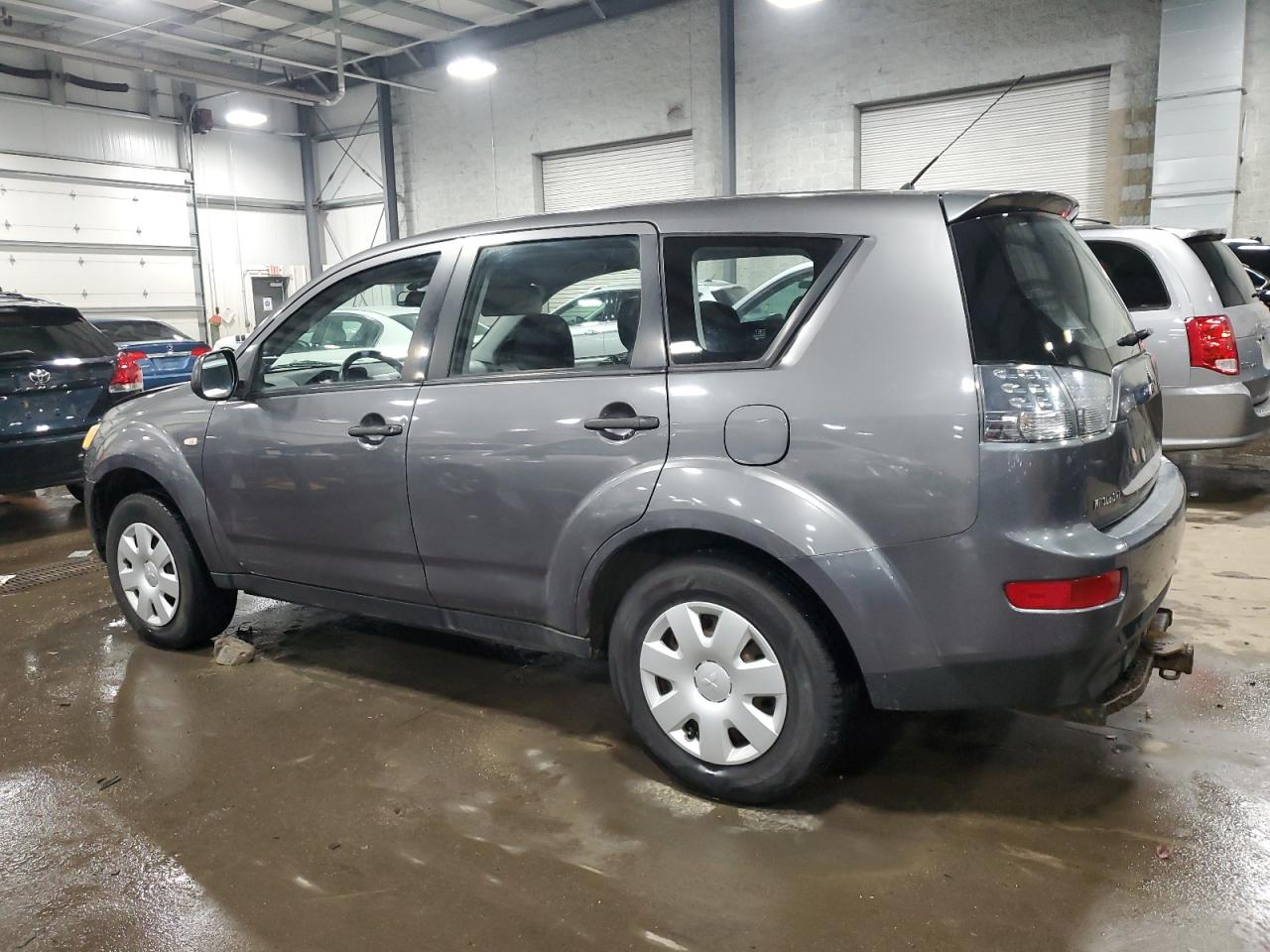 2007 Mitsubishi Outlander - Image 2