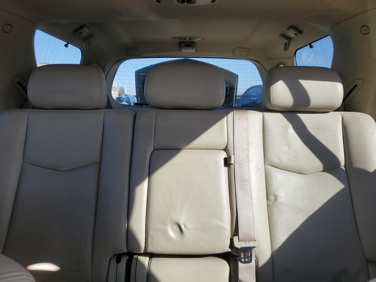 2005 Cadillac SRX - Image 10