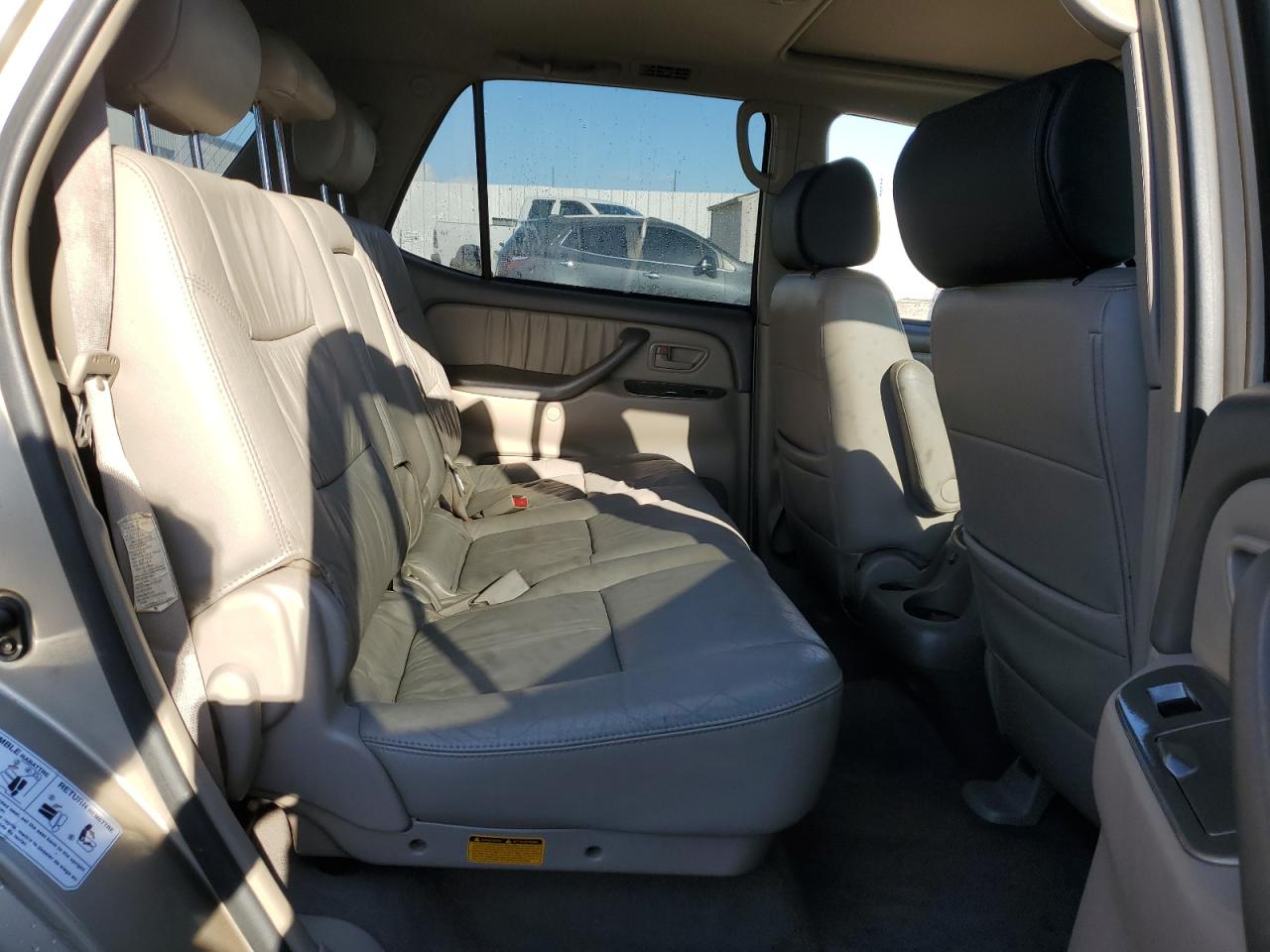 2005 Toyota Sequoia - Image 10