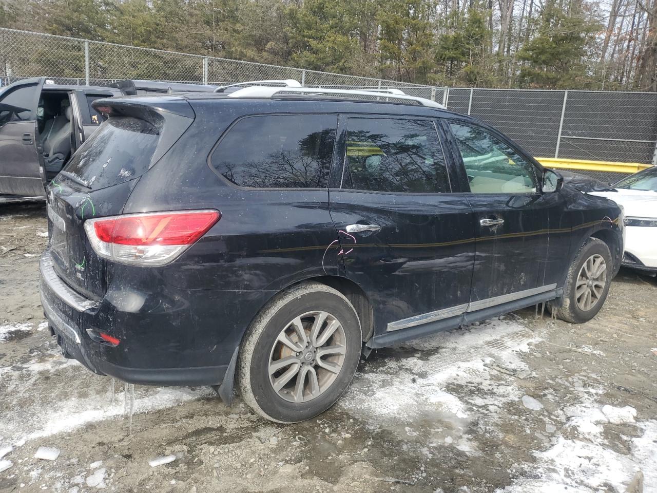 2014 Nissan Pathfinder - Image 3