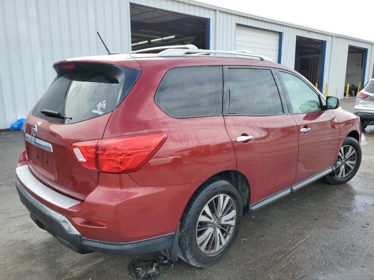 2017 Nissan Pathfinder - Image 3