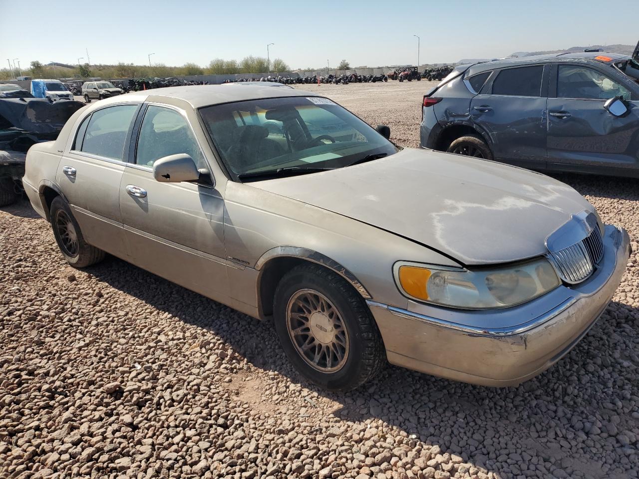 2000 Lincoln Town Car - Image 4
