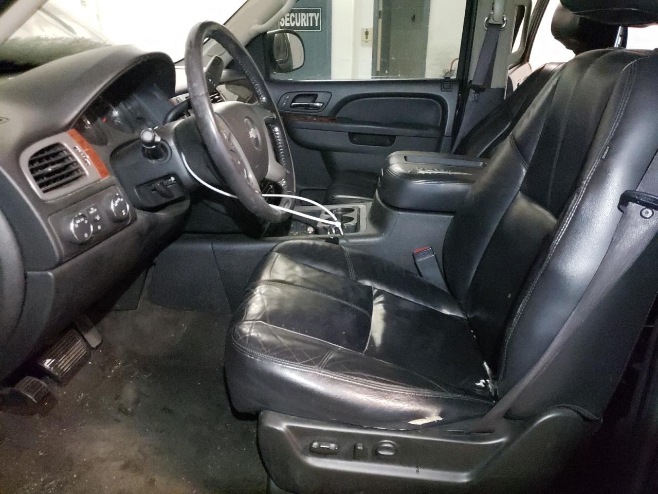 2011 Chevrolet Suburban - Image 7