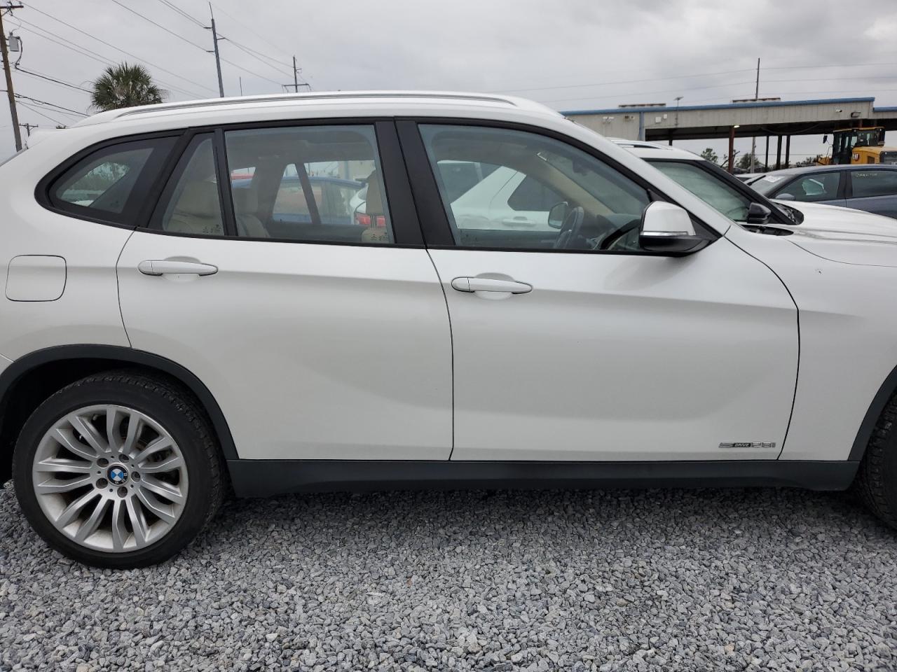 2015 BMW X1 - Image 13