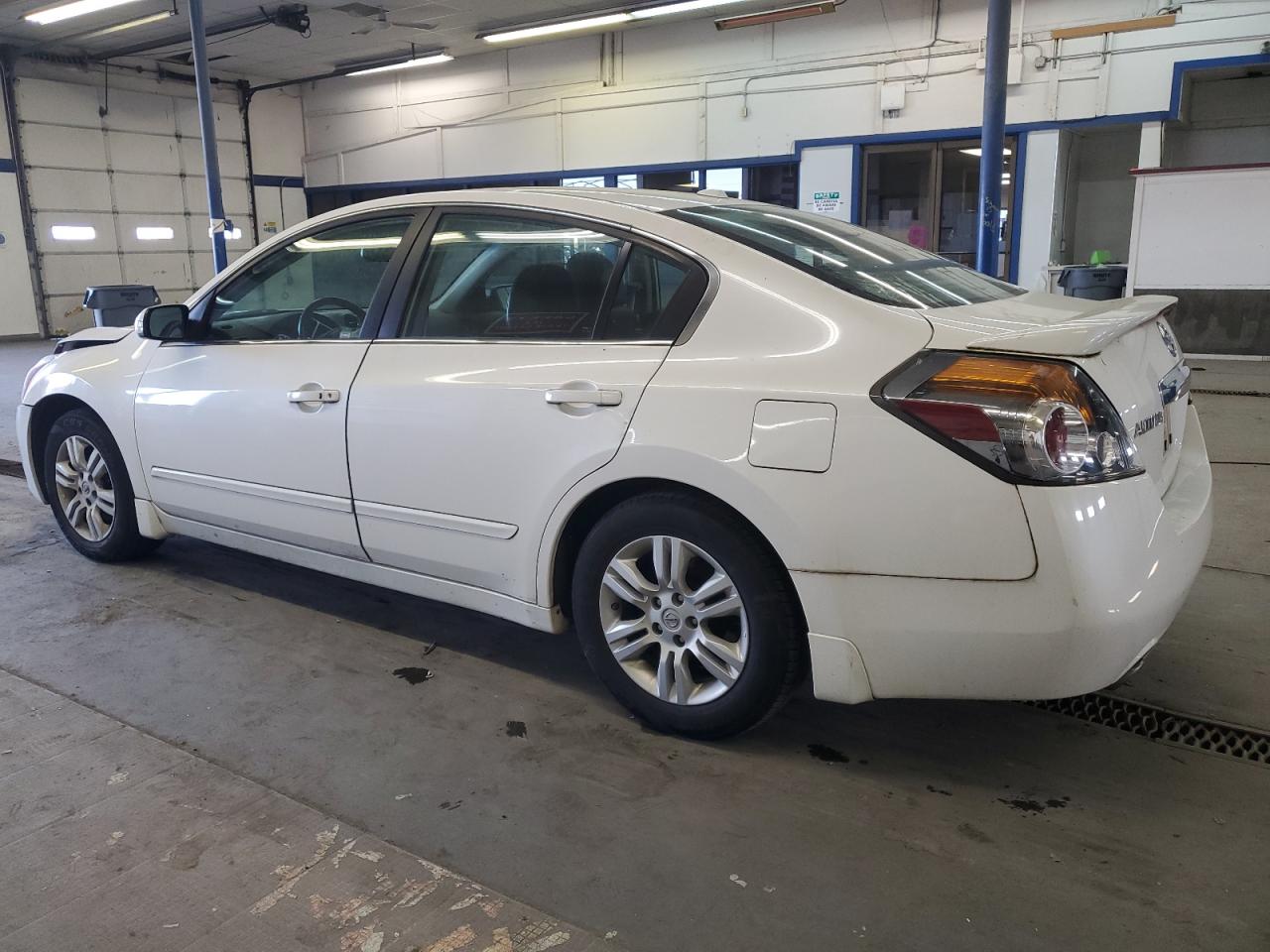 2011 Nissan Altima - Image 2