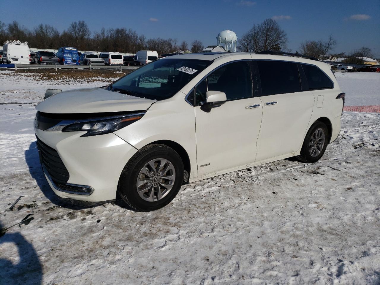 2021 Toyota Sienna - Image 1