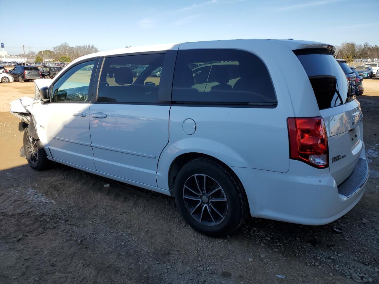 2015 Dodge Caravan - Image 2